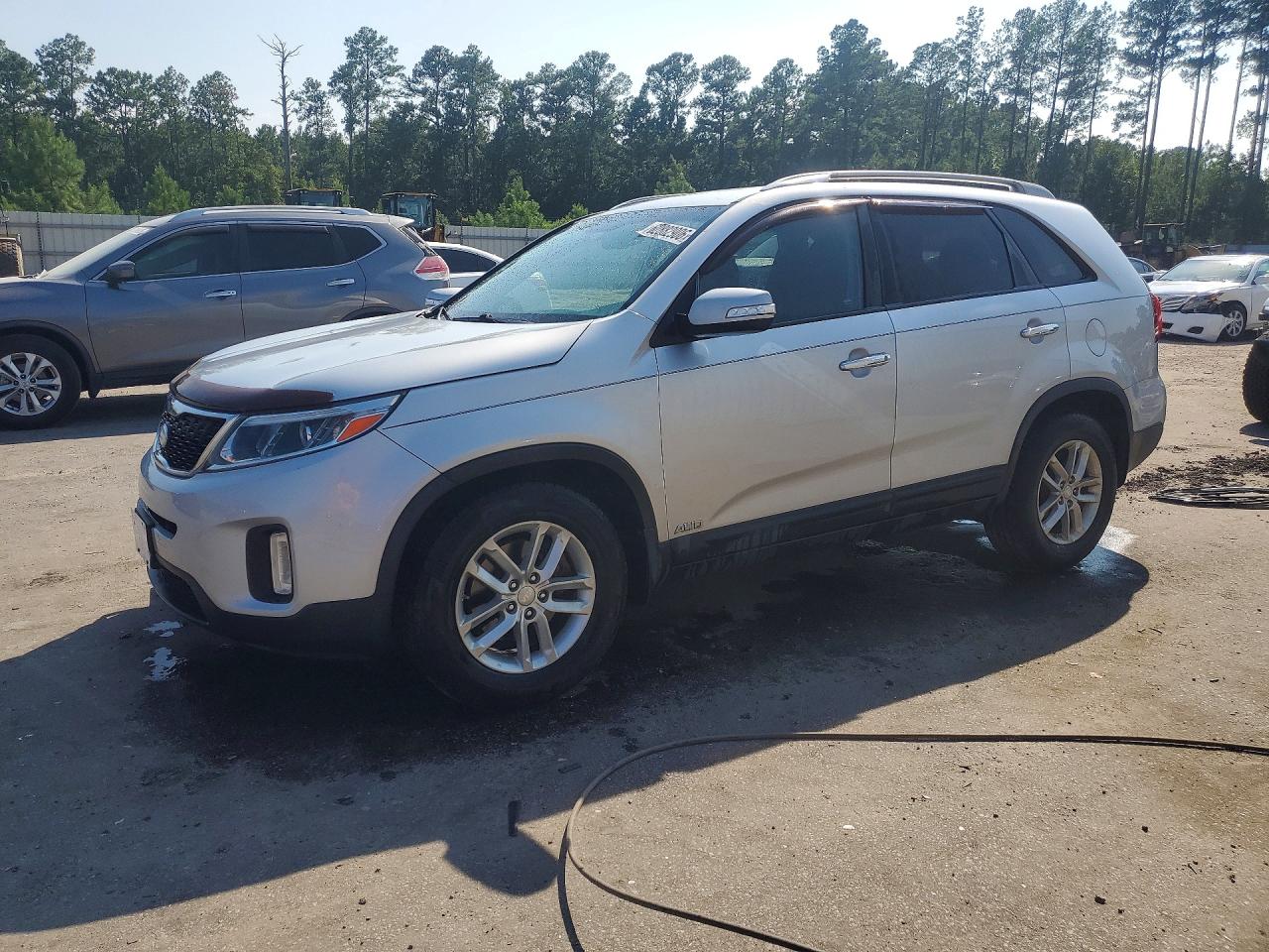 2015 KIA SORENTO LX | 5XYKTCA6XFG558123 | UPCARS