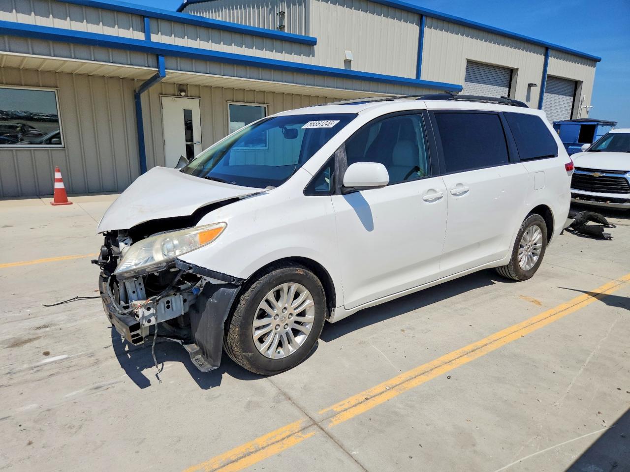 2011 TOYOTA SIENNA XLE 8-PASSENGER | 5TDYK3DC2BS101446 | UPCARS