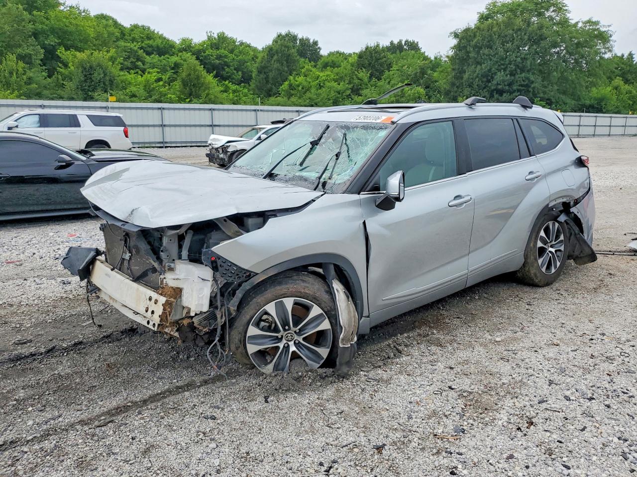 2022 TOYOTA HIGHLANDER XLE | 5TDGZRBH9NS583233 | UPCARS