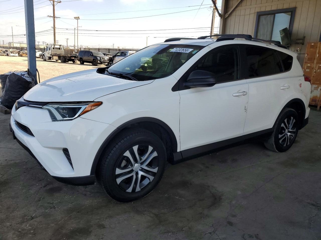 2018 TOYOTA RAV4 LE | JTMZFREV1JJ747276 | UPCARS