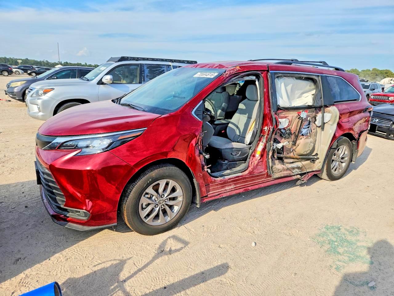 2026 TOYOTA SIENNA LE | 5TDKRKEC3TS293357 | UPCARS