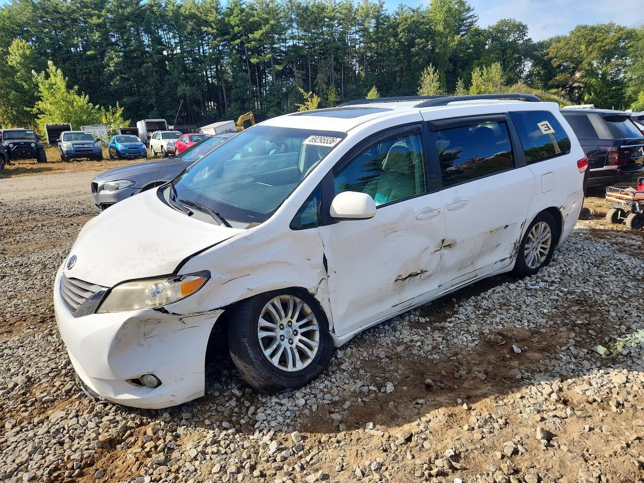 2011 TOYOTA SIENNA XLE 8-PASSENGER | 5TDYK3DC0BS001815 | UPCARS