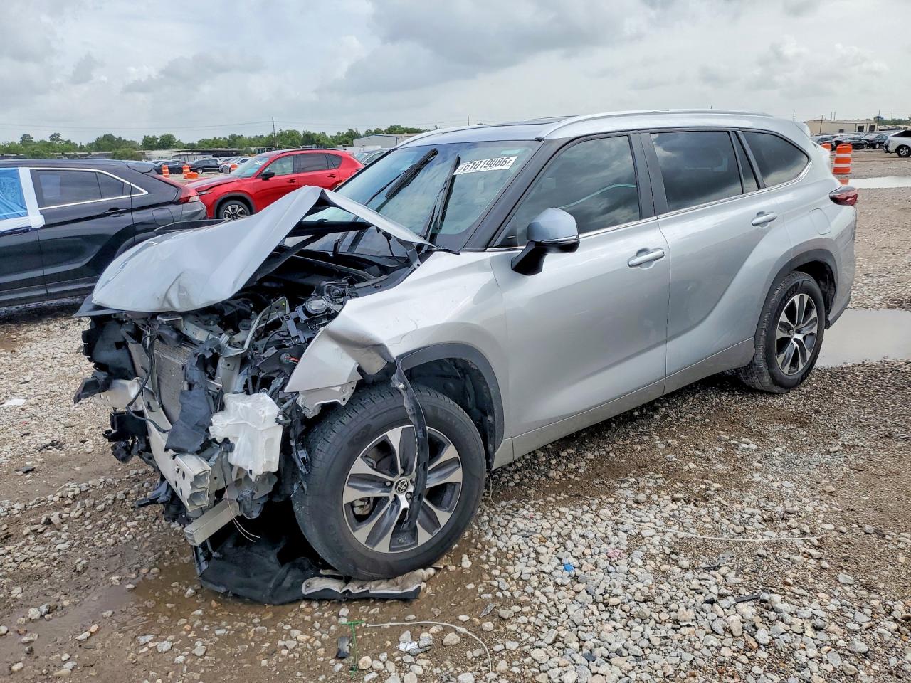 2024 TOYOTA HIGHLANDER XLE | 5TDKDRAH6RS541828 | UPCARS