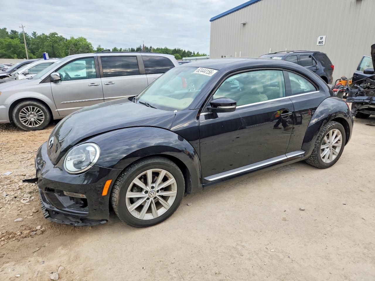 2018 VOLKSWAGEN BEETLE SE | 3VWJD7AT2JM714766 | UPCARS