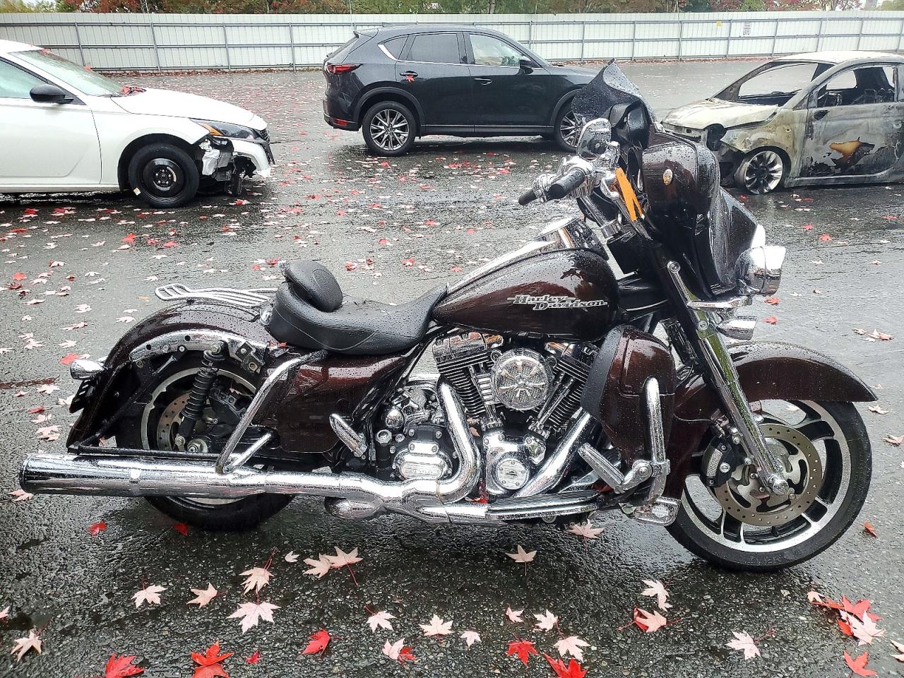 2011 HARLEY-DAVIDSON FL | 1HD1KBM18BB601868 | UPCARS