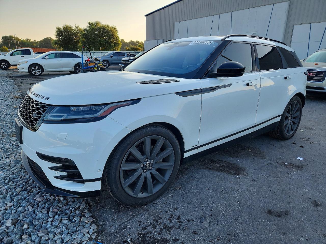 2018 LAND ROVER RANGEROVE R-DYNAMIC HSE | SALYM2RV0JA743408 | UPCARS