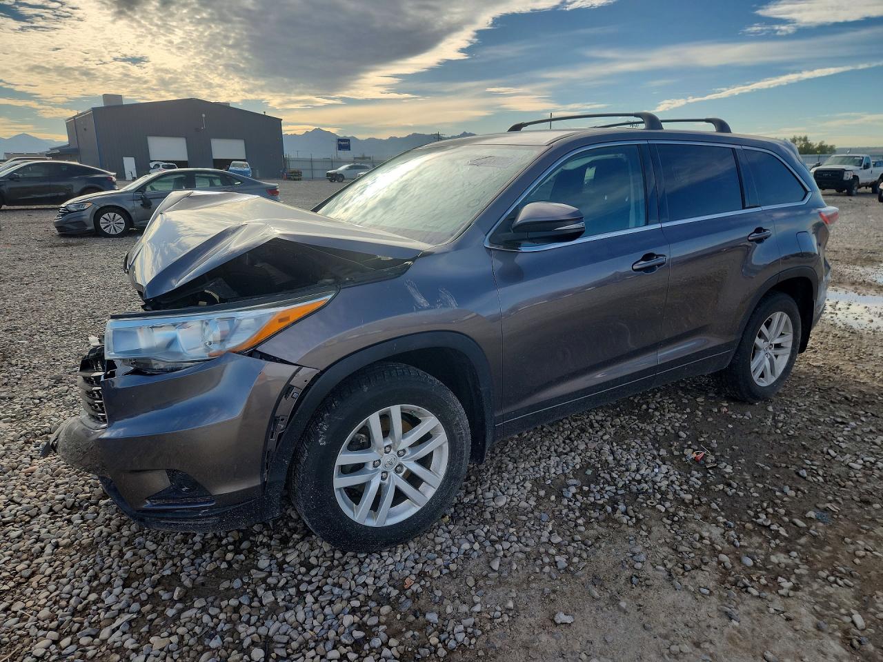 2015 TOYOTA HIGHLANDER LE | 5TDBKRFH7FS097207 | UPCARS