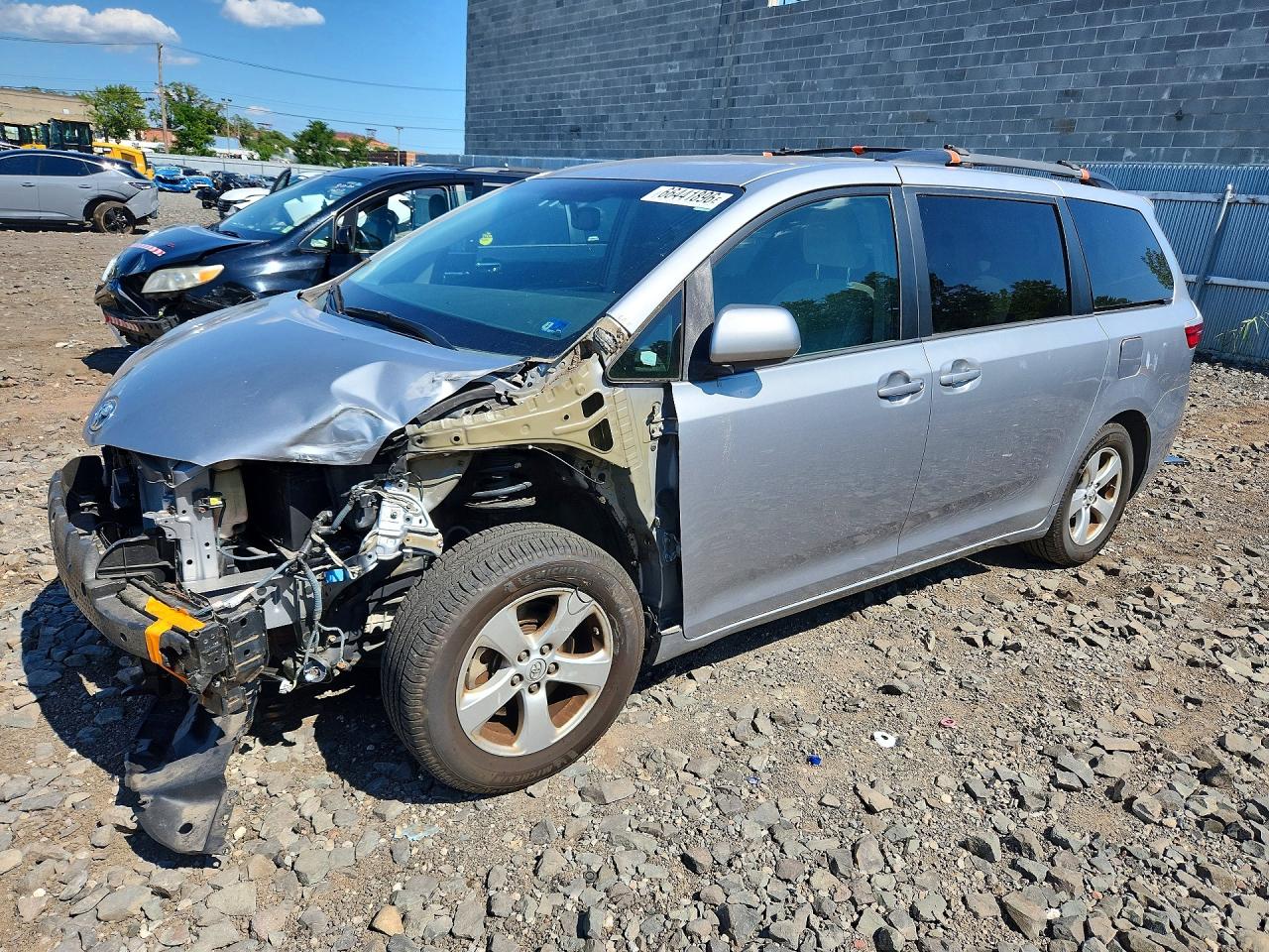 2015 TOYOTA SIENNA LE | 5TDKK3DC5FS588220 | UPCARS