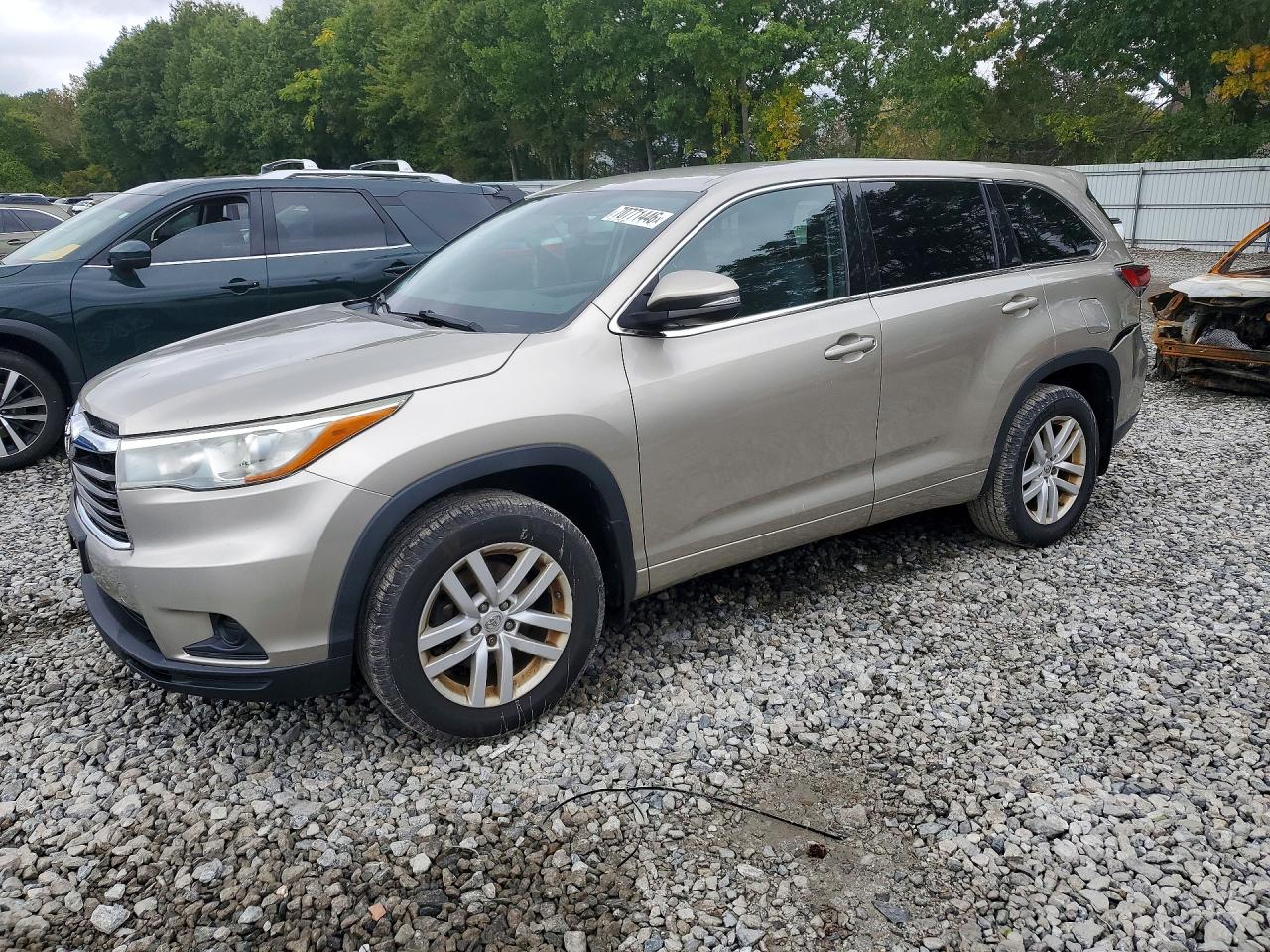 2015 TOYOTA HIGHLANDER LE | 5TDBKRFH1FS165470 | UPCARS