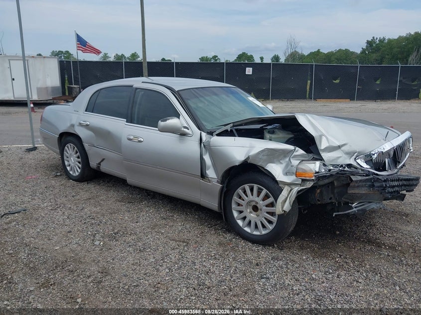 2004 LINCOLN TOWN CAR SIGNATURE | 1LNHM81W34Y636973 | UPCARS