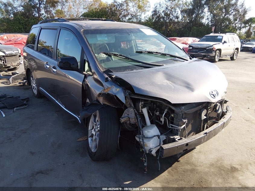 2013 TOYOTA SIENNA SE 8 PASSENGER | 5TDXK3DC0DS384122 | UPCARS