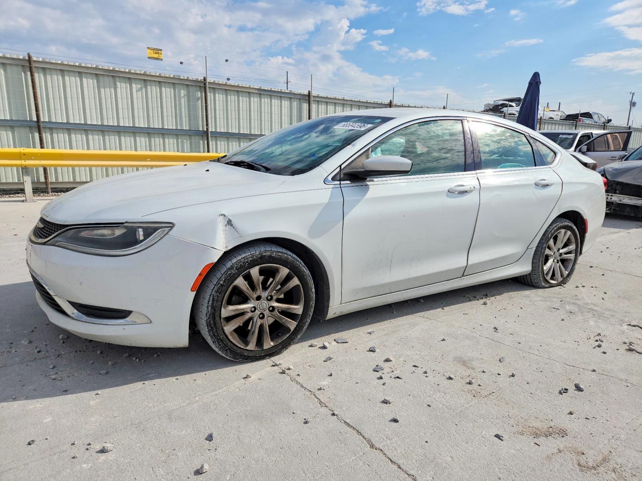 2015 CHRYSLER 200 LIMITED | 1C3CCCAB3FN652908 | UPCARS