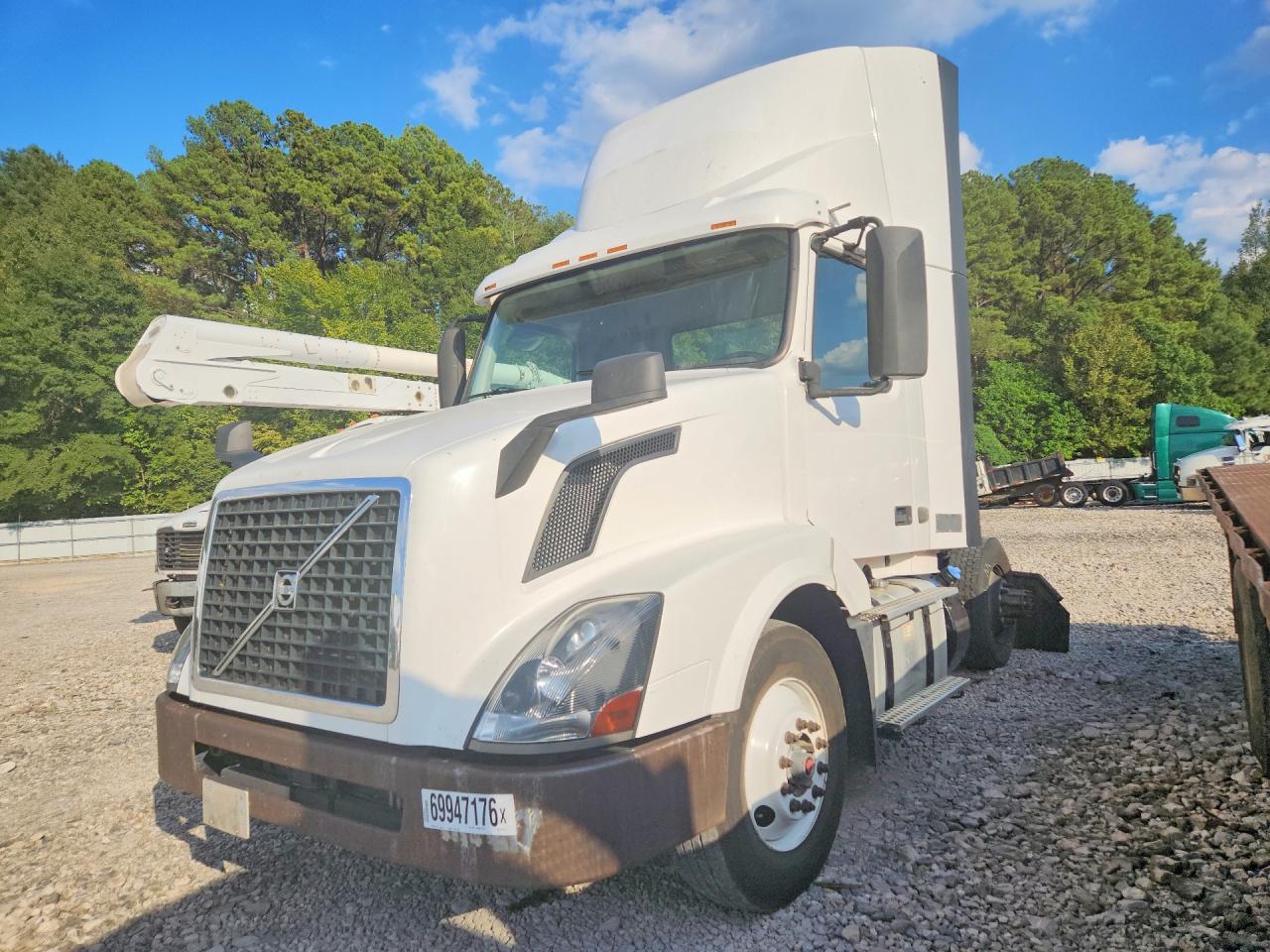 2017 VOLVO VN SEMI TRUCK | 4V4N39TG2HN987973 | UPCARS