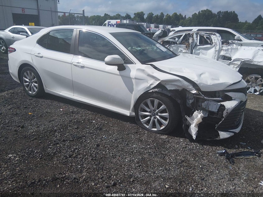 2018 TOYOTA CAMRY LE | 4T1B11HK2JU647877 | UPCARS