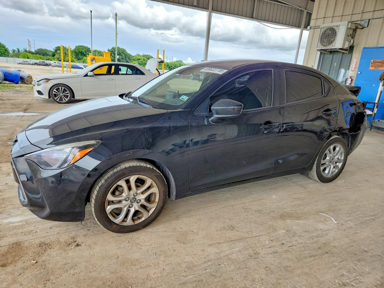 2018 TOYOTA YARIS BASE | 3MYDLBYVXJY331634 | UPCARS