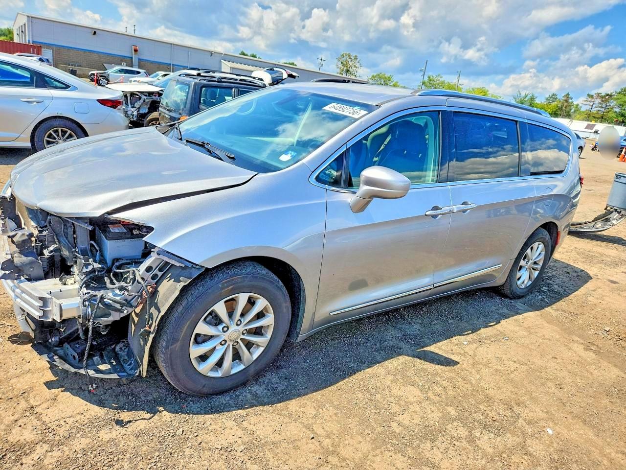 2019 CHRYSLER PACIFICA TOURING L | 2C4RC1BG0KR681302 | UPCARS