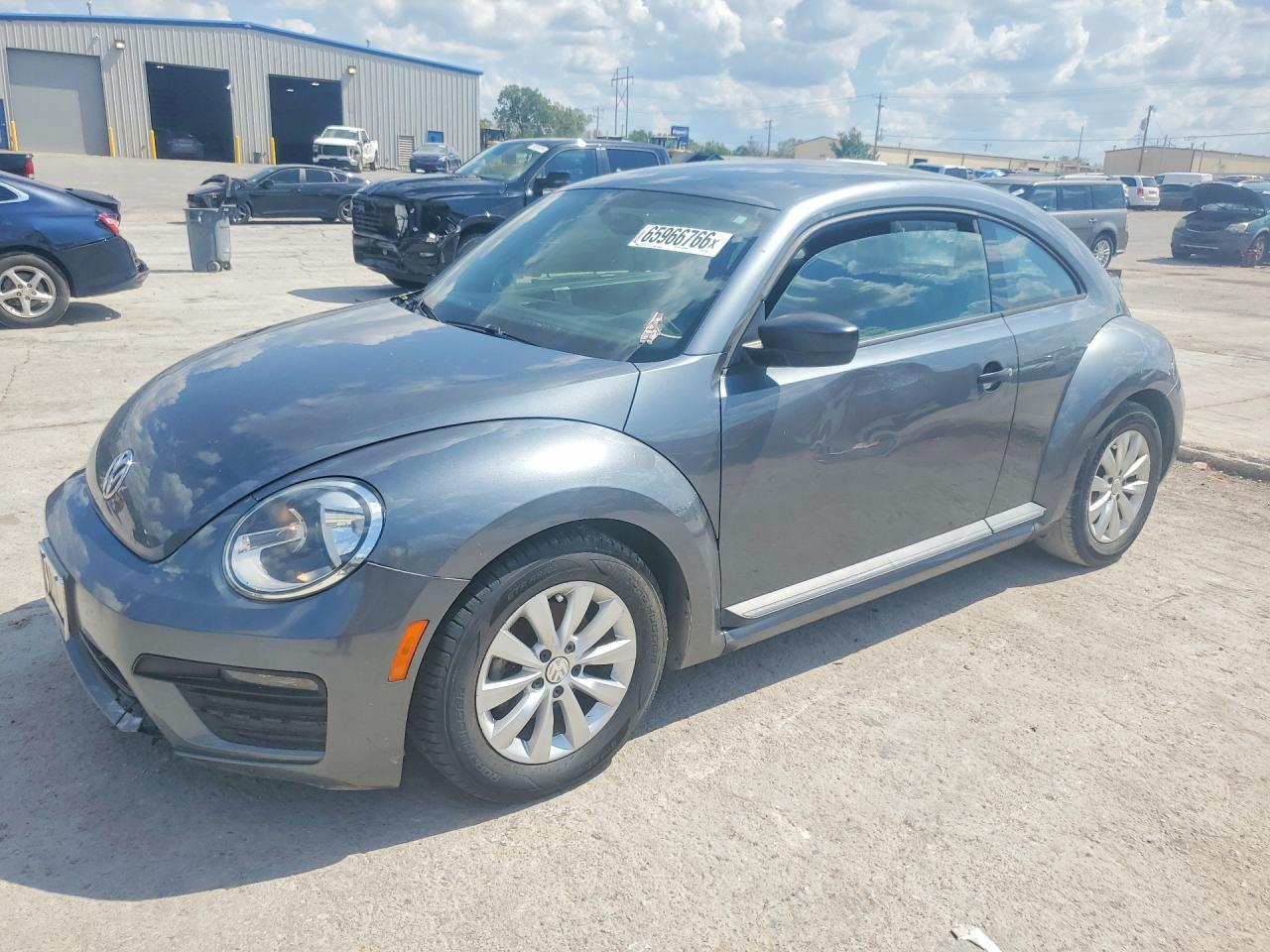 2018 VOLKSWAGEN BEETLE S | 3VWFD7AT7JM717328 | UPCARS