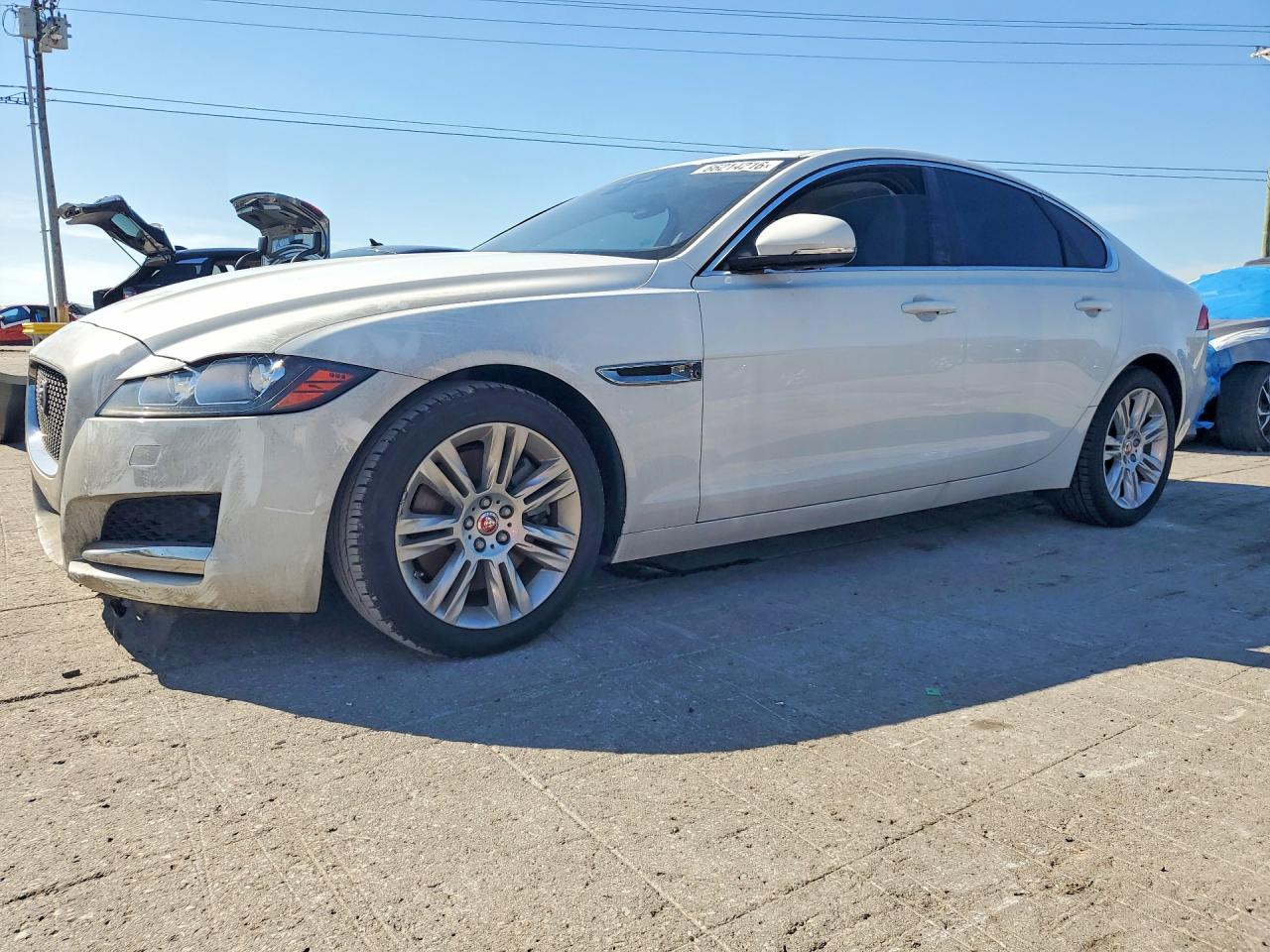 2017 JAGUAR XF PREMIUM | SAJBD4BV6HCY45184 | UPCARS
