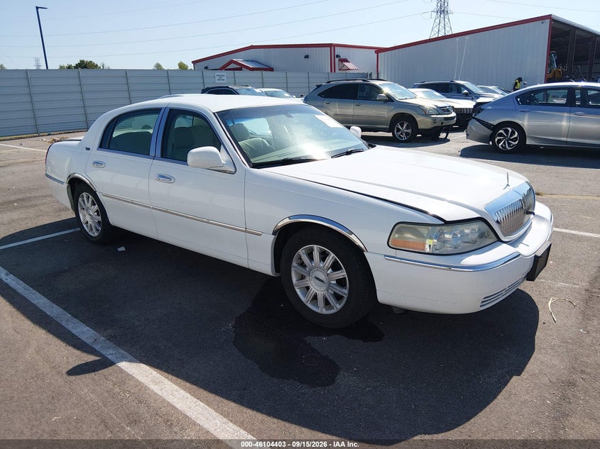 2007 LINCOLN TOWN CAR SIGNATURE LIMITED | 1LNHM82W07Y600726 | UPCARS