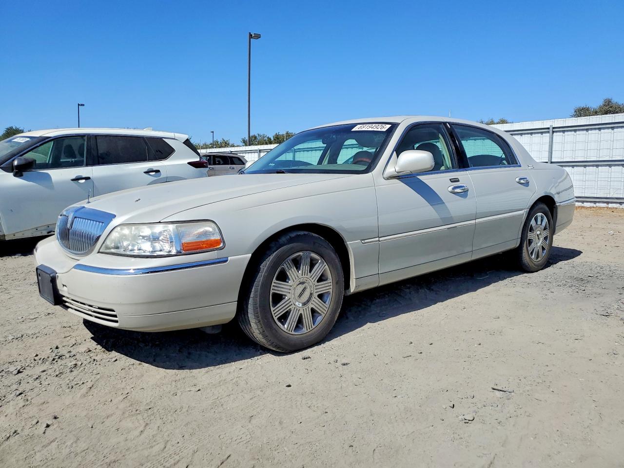 2005 LINCOLN TOWNCAR SIGNATURE LIMITED | 1LNHM82W45Y664491 | UPCARS