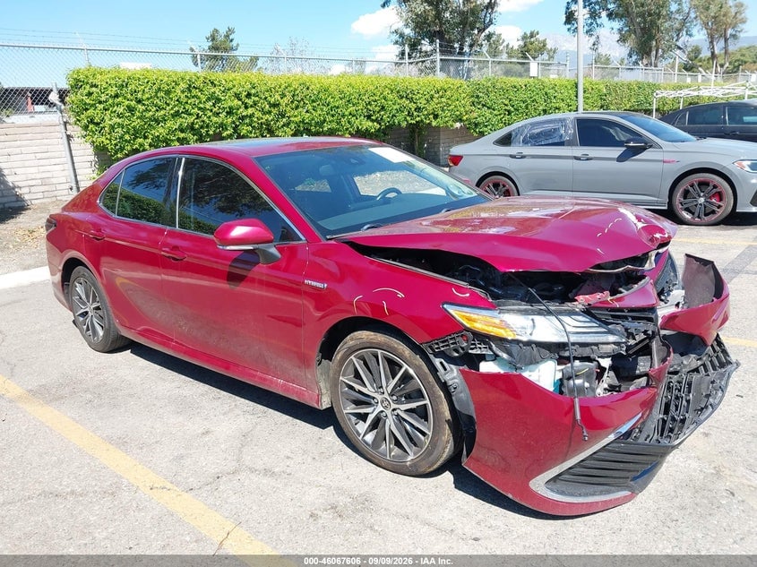 2021 TOYOTA CAMRY XLE HYBRID | 4T1F31AK2MU561818 | UPCARS
