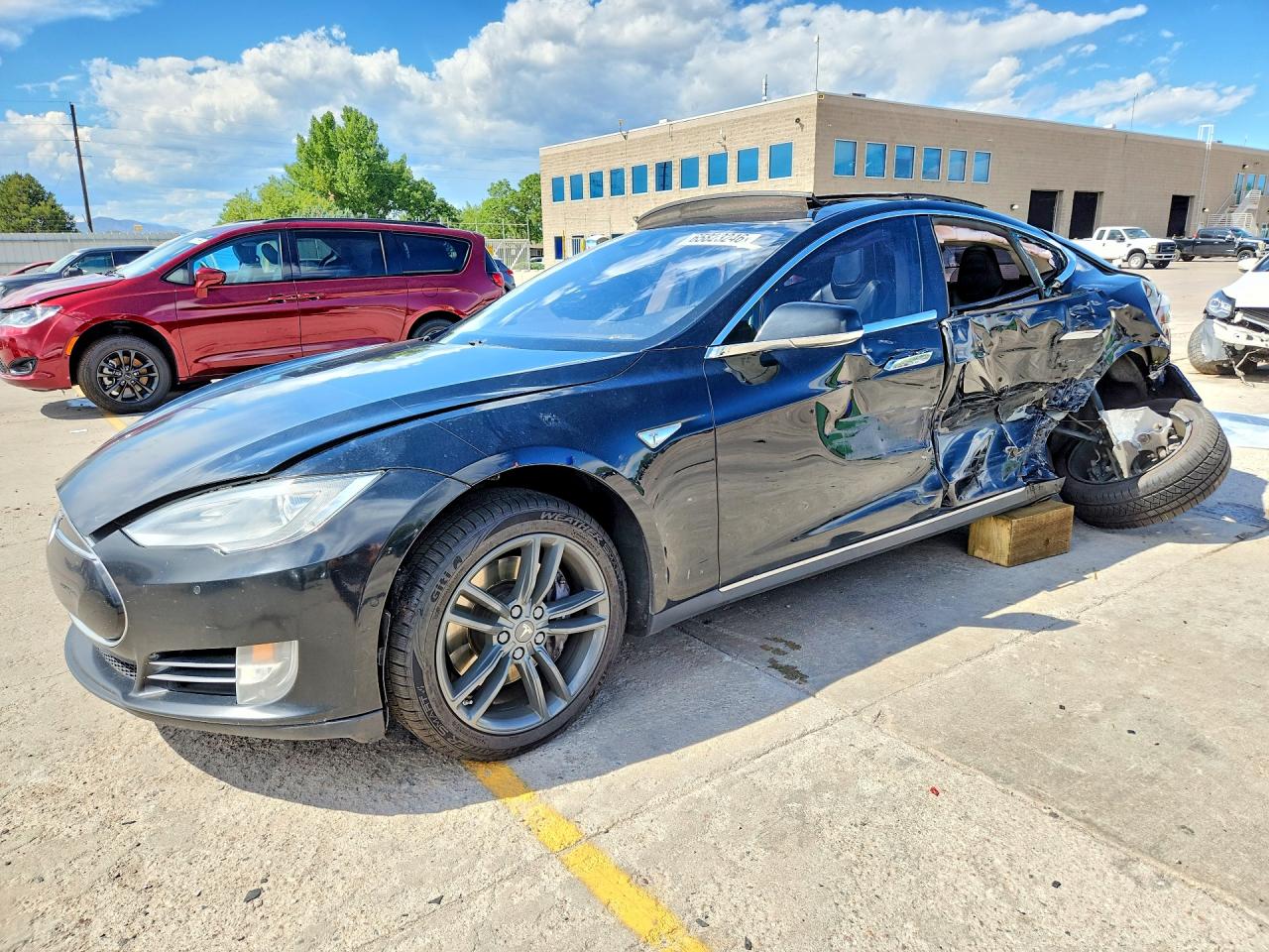 2015 TESLA MODEL S | 5YJSA1E2XFF101904 | UPCARS