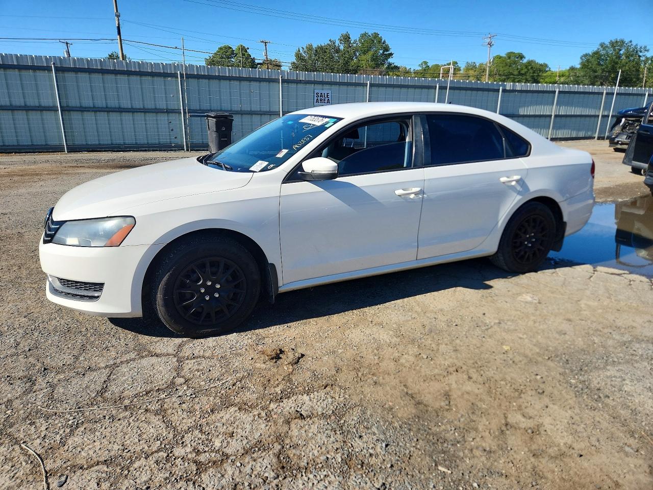 2014 VOLKSWAGEN PASSAT S | 1VWAT7A37EC069946 | UPCARS