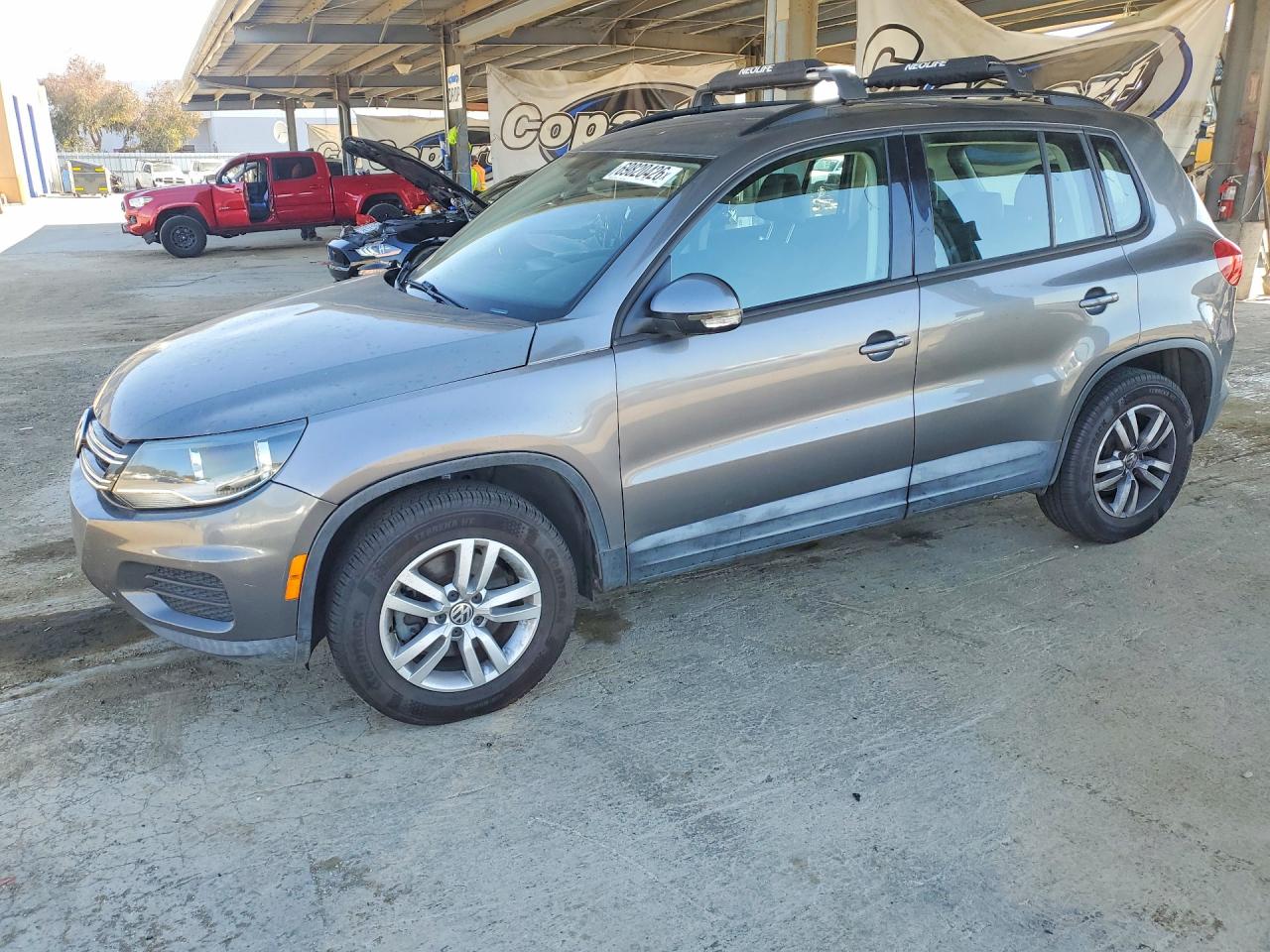 2016 VOLKSWAGEN TIGUAN S | WVGAV7AX7GW051072 | UPCARS