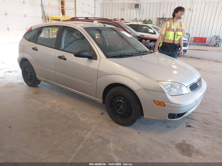 2005 FORD FOCUS ZX5 | 3FAFP37N85R120036 | UPCARS