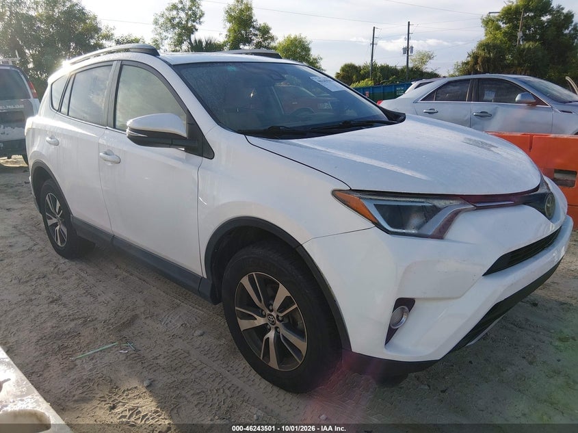 2018 TOYOTA RAV4 XLE | JTMRFREV5JD257633 | UPCARS