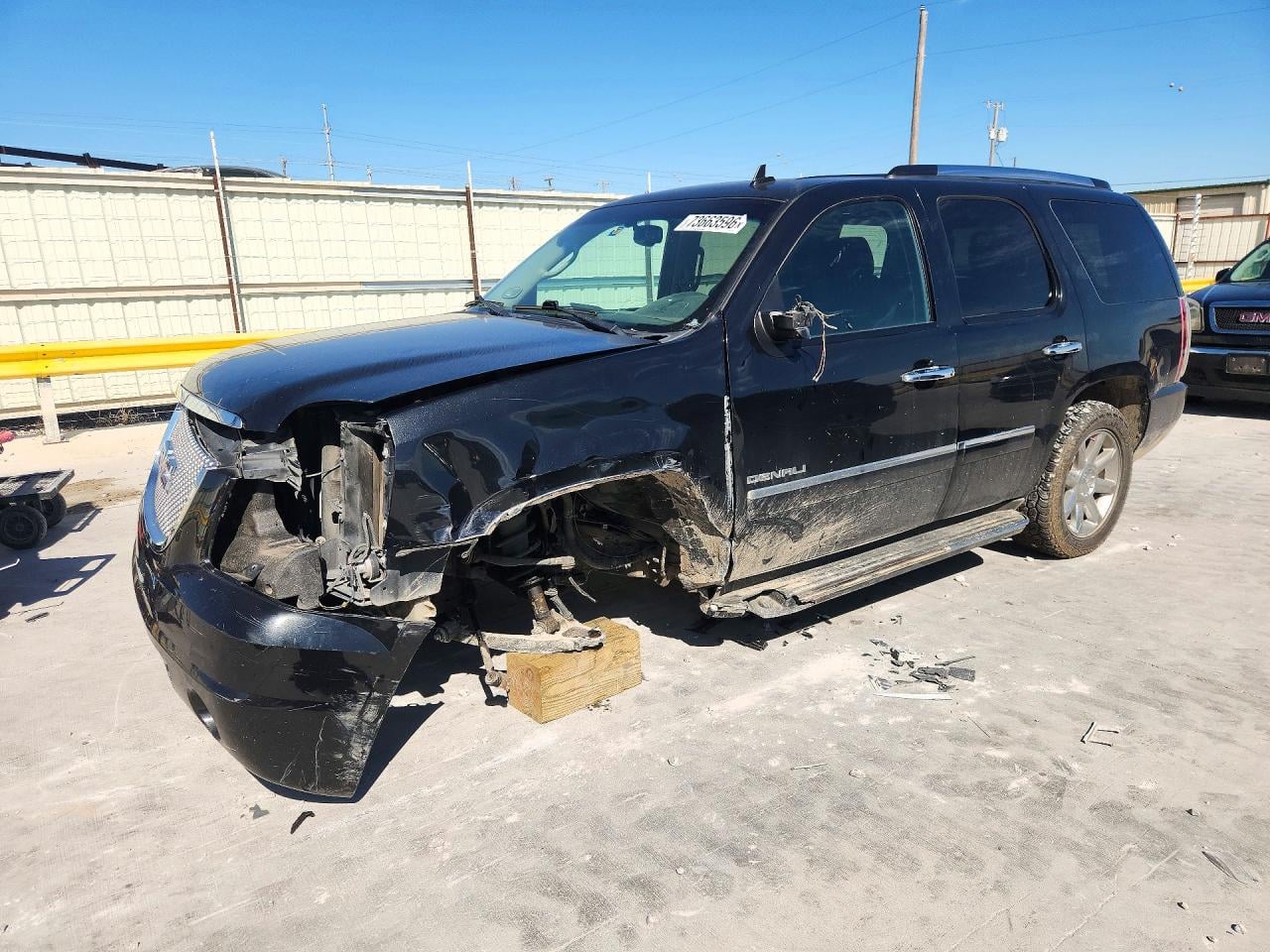 2011 GMC YUKON DENALI | 1GKS1EEF3BR201572 | UPCARS