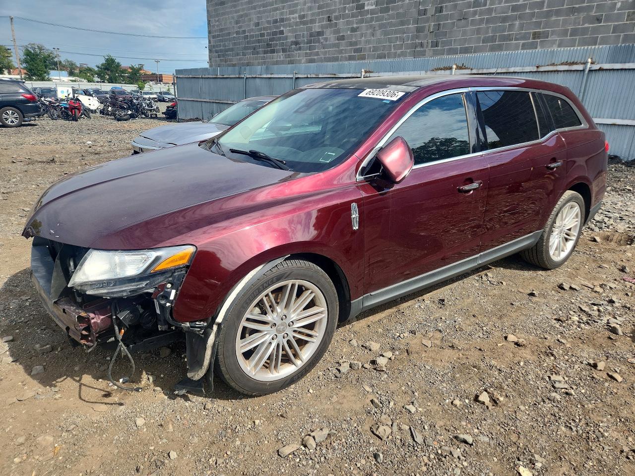 2019 LINCOLN MKT | 2LMHJ5AT0KBL00659 | UPCARS