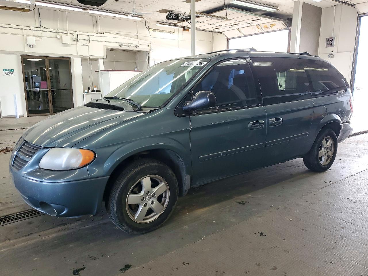 2005 DODGE CARAVAN SXT | 2D4GP44L95R435329 | UPCARS
