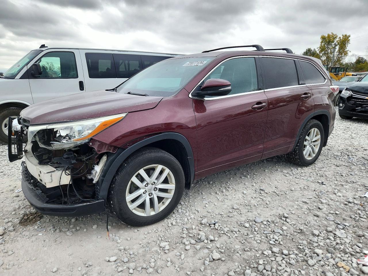 2015 TOYOTA HIGHLANDER LE | 5TDBKRFH4FS204990 | UPCARS