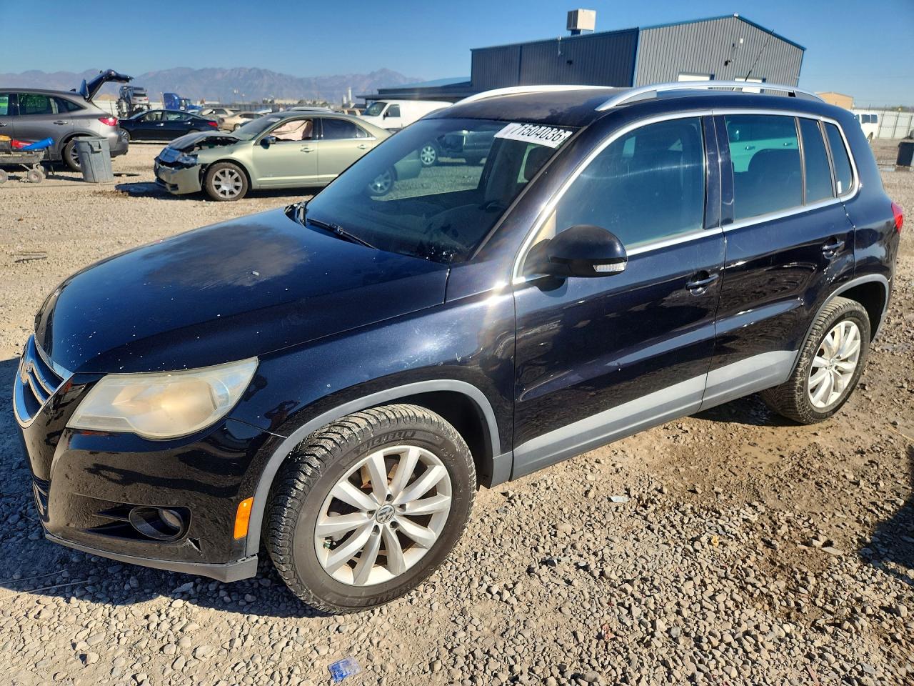 2011 VOLKSWAGEN TIGUAN S | WVGAV7AX0BW555892 | UPCARS