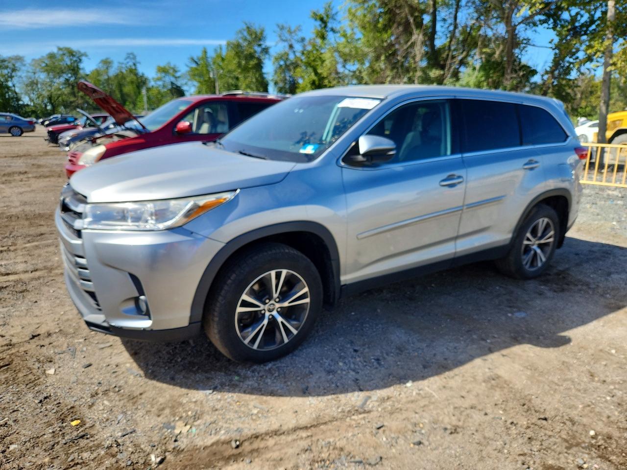 2019 TOYOTA HIGHLANDER LE PLUS | 5TDBZRFHXKS938894 | UPCARS
