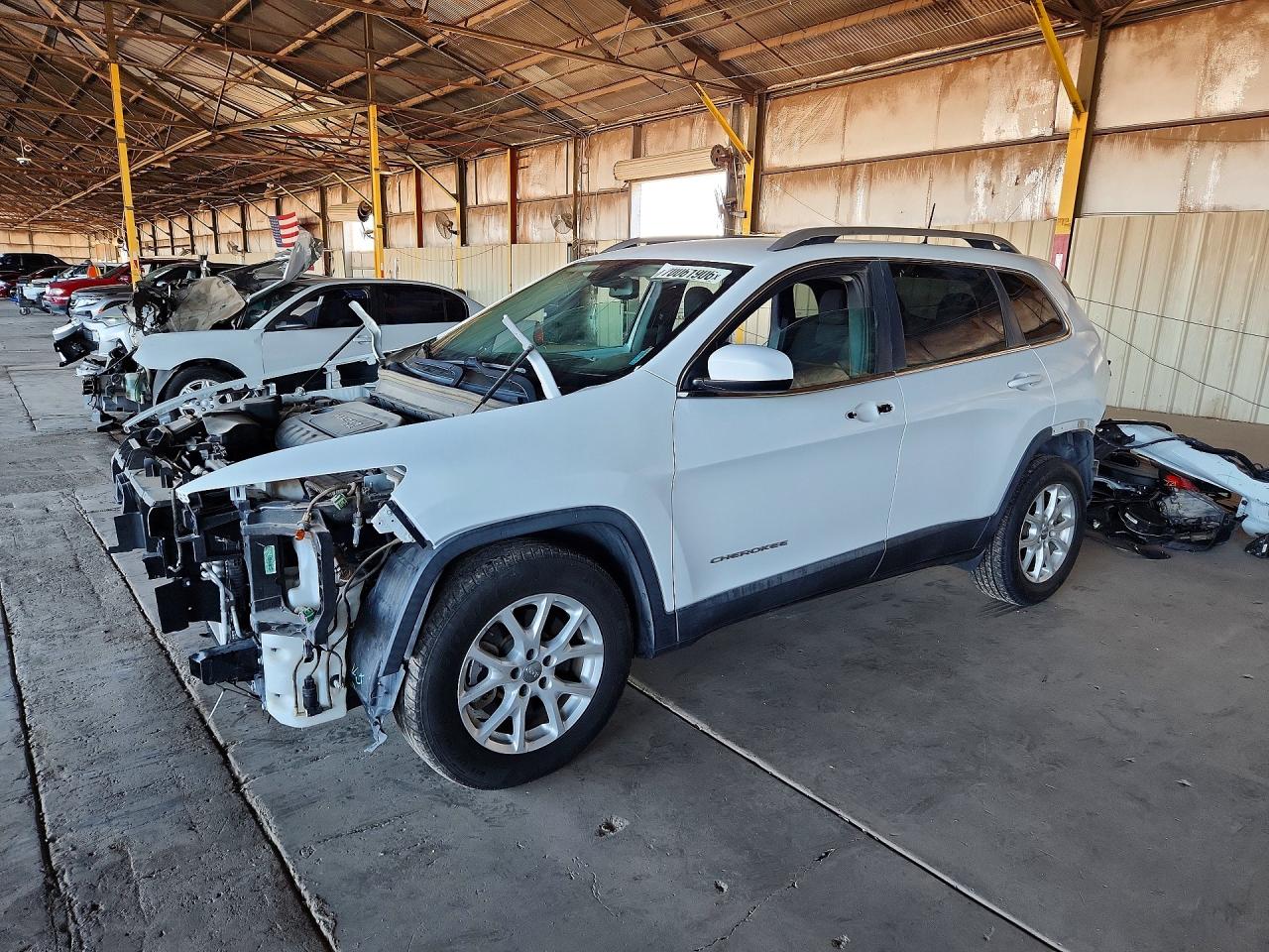 2017 JEEP CHEROKEE LATITUDE | 1C4PJLCB4HW668256 | UPCARS