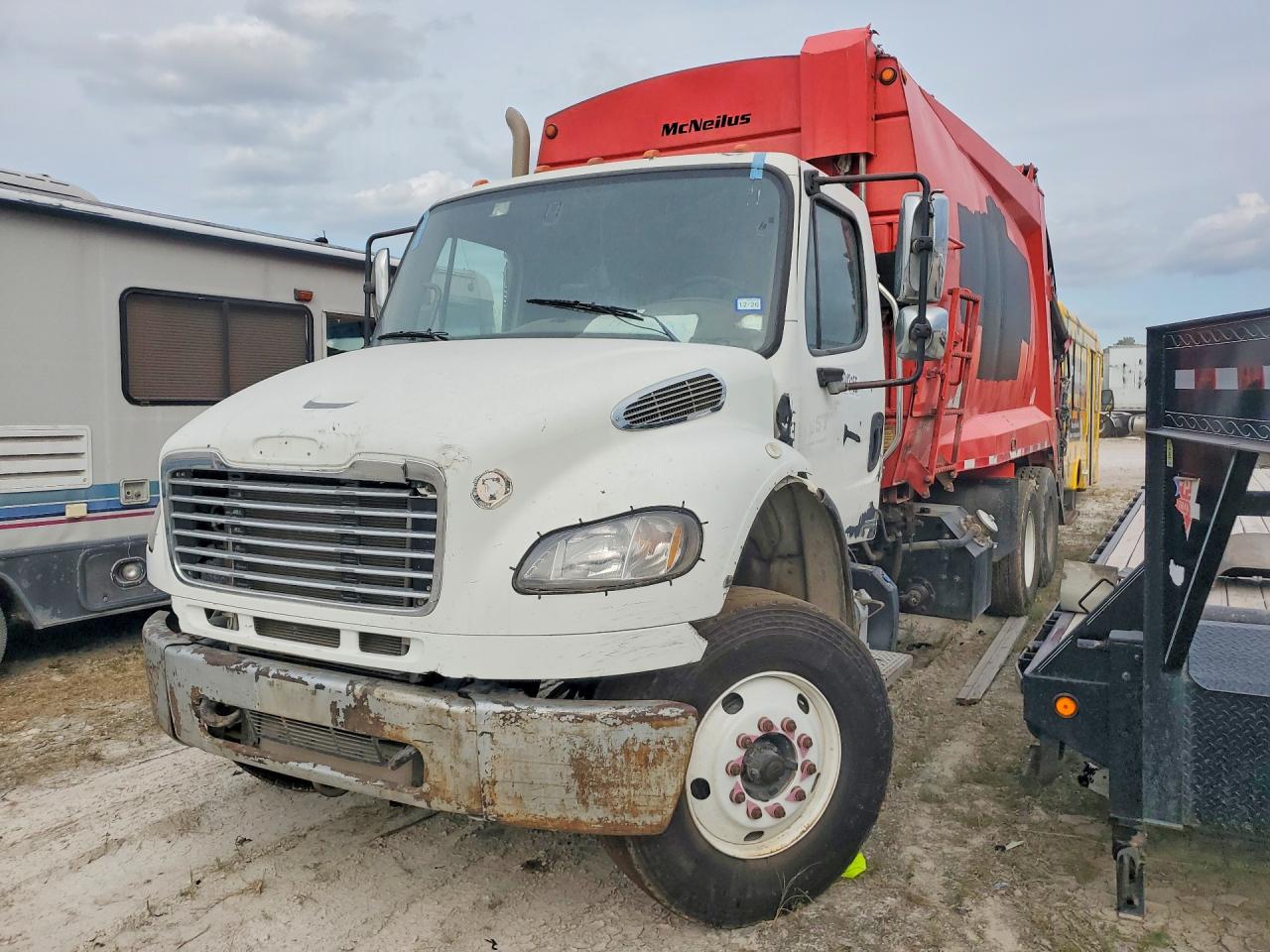 2011 FREIGHTLINER ALL OTHER BUSINESS CLASS  REFUSE TRUCK | 1FVHCYBS2BHAZ7155 | UPCARS