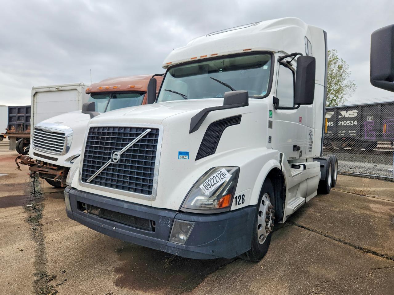 2016 VOLVO VNL | 4V4NC9EJ1GN942000 | UPCARS