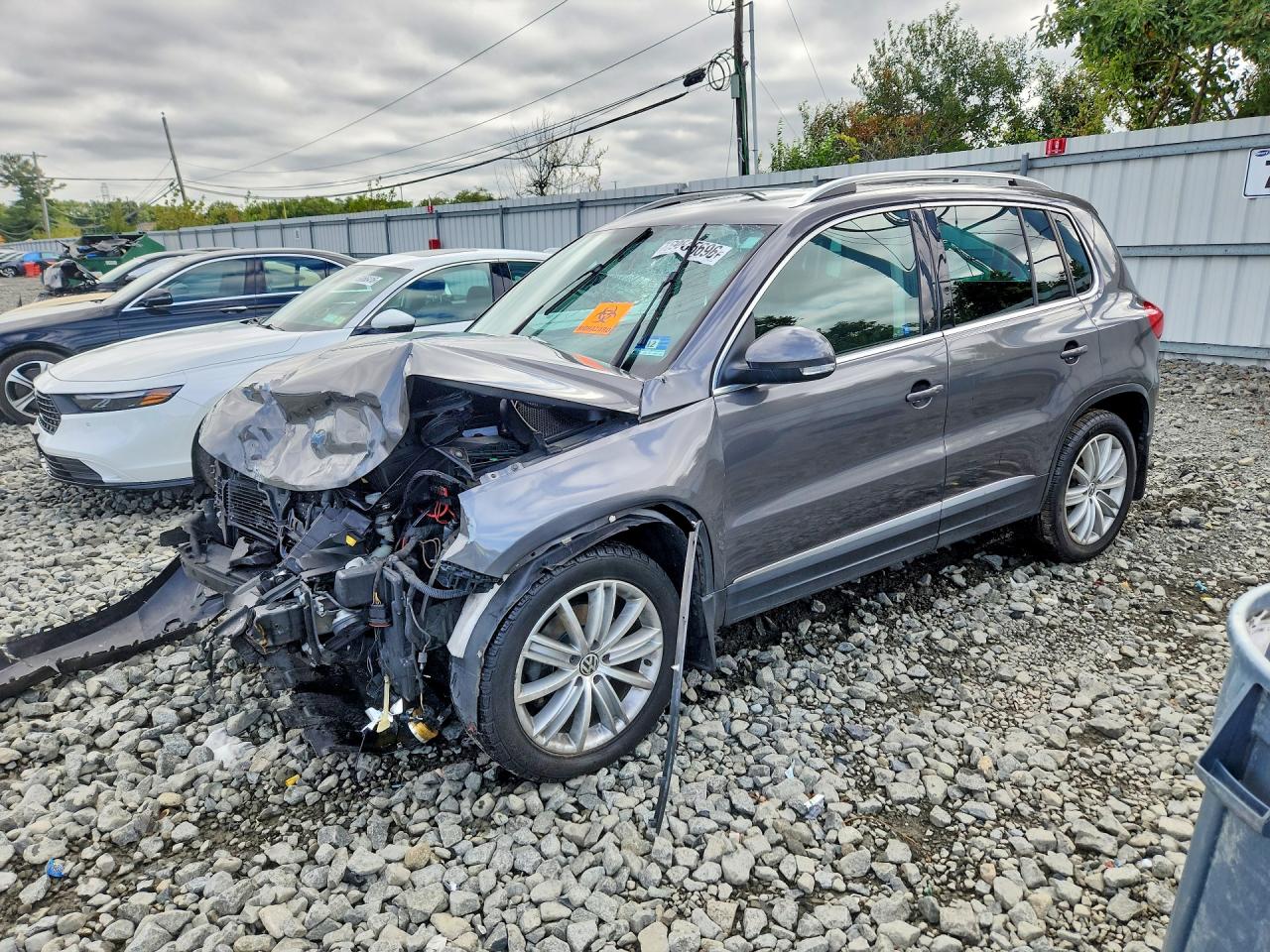 2015 VOLKSWAGEN TIGUAN S | WVGBV7AX0FW508596 | UPCARS