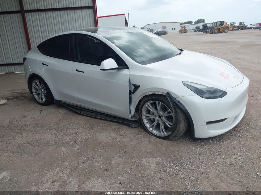 2024 TESLA MODEL Y LONG RANGE SINGLE MOTOR REAR-WHEEL DRIVE/RWD | 7SAYGDED7RF055032 | UPCARS