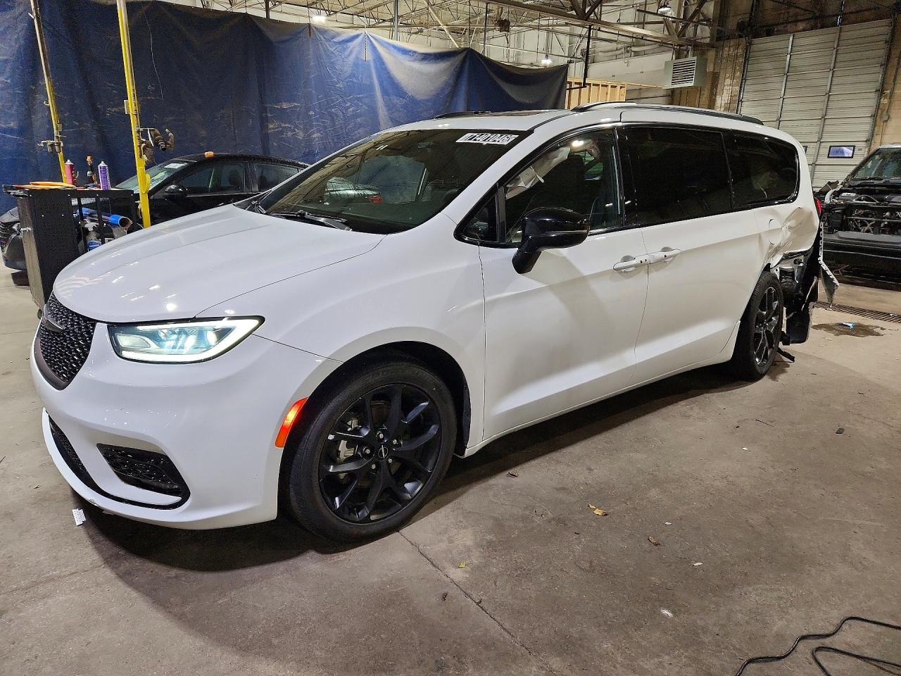 2025 CHRYSLER PACIFICA LIMITED | 2C4RC1GG3SR529409 | UPCARS