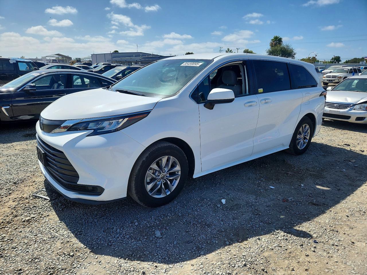 2022 TOYOTA SIENNA LE | 5TDKRKEC6NS094516 | UPCARS