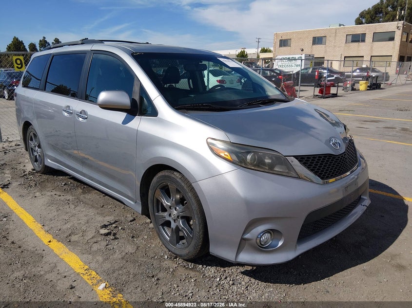 2017 TOYOTA SIENNA SE 8 PASSENGER | 5TDXZ3DC4HS840253 | UPCARS
