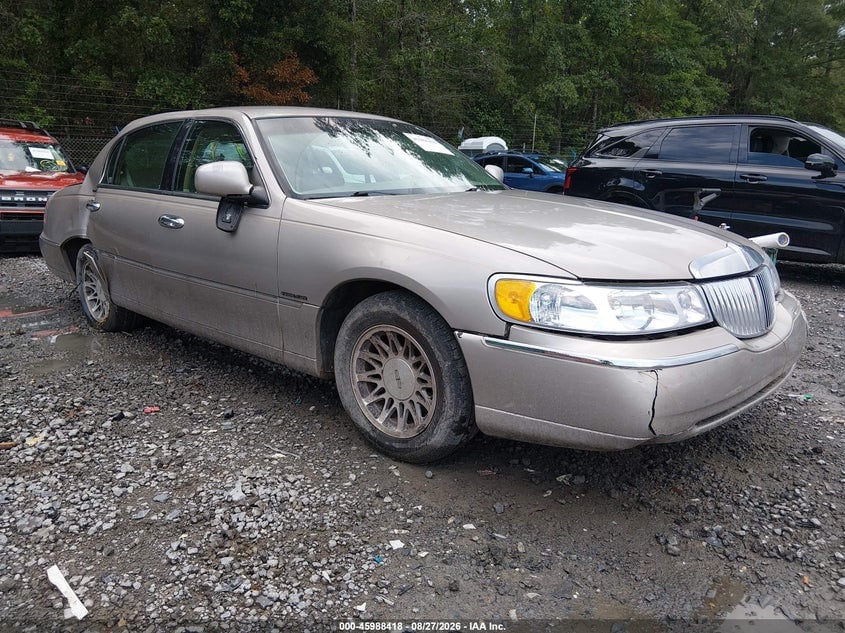 2000 LINCOLN TOWN CAR SIGNATURE | 1LNHM82W9YY794805 | UPCARS