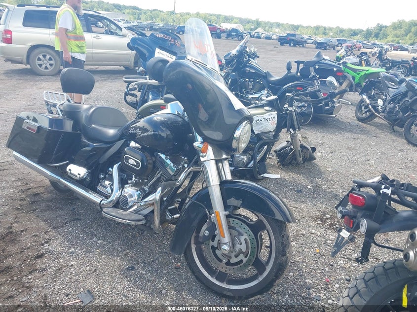 2011 HARLEY-DAVIDSON FLHX | 1HD1KB418BB662377 | UPCARS