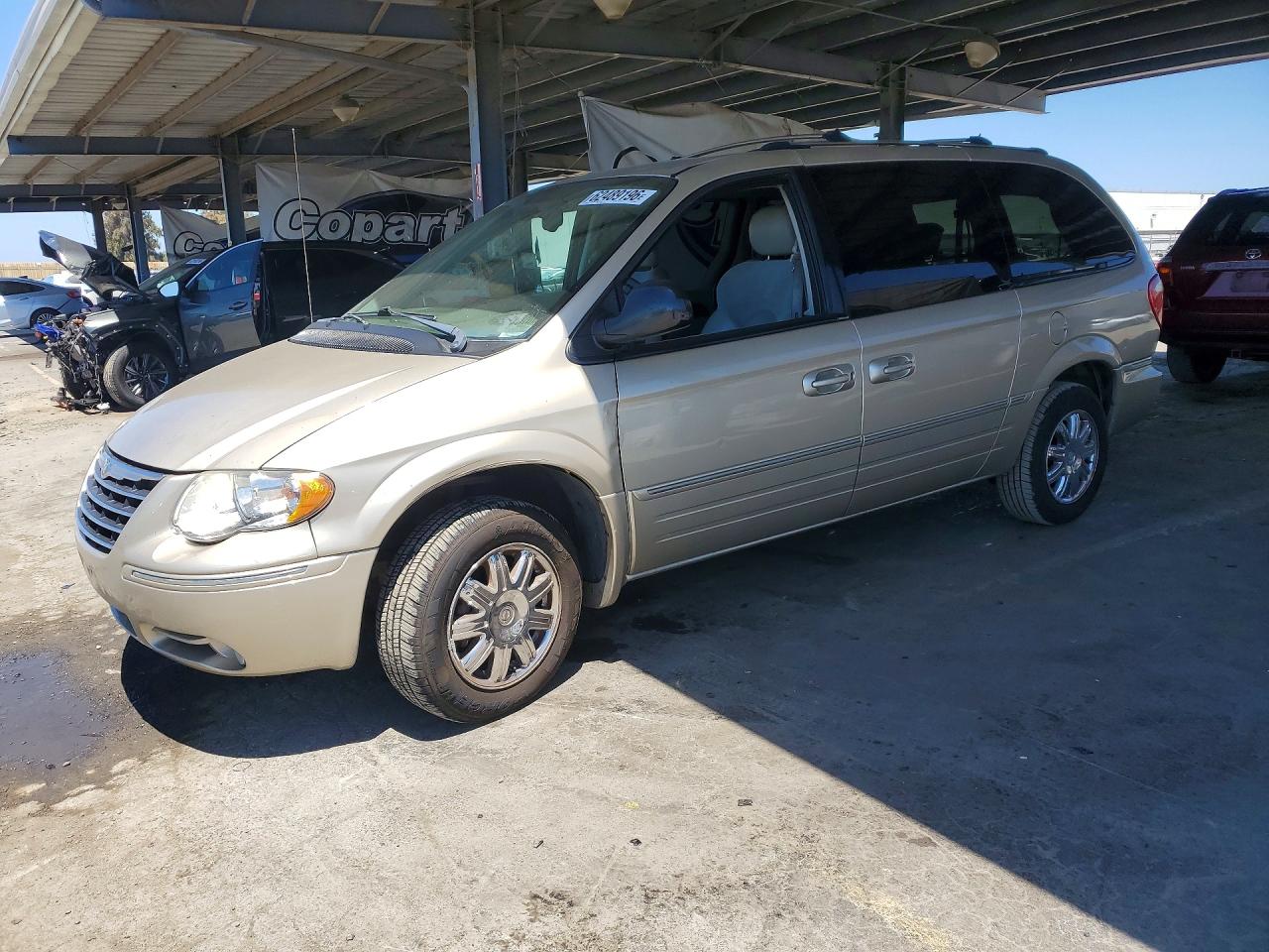 2005 CHRYSLER MINIVAN LIMITED | 2C8GP64L55R269334 | UPCARS