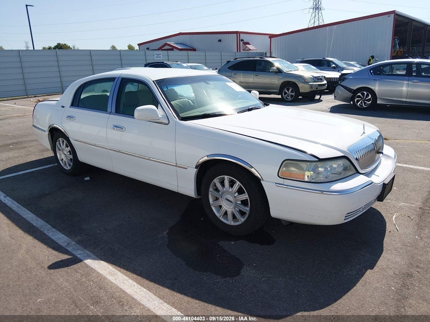 2007 LINCOLN TOWN CAR SIGNATURE LIMITED | 1LNHM82W07Y600726 | UPCARS