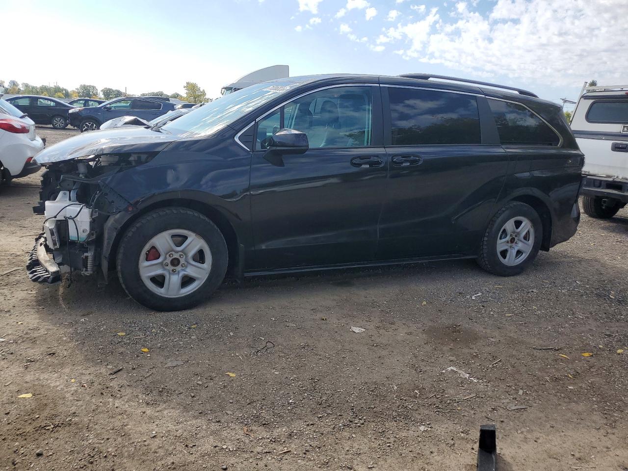 2023 TOYOTA SIENNA LE | 5TDGSKFC6PS099002 | UPCARS