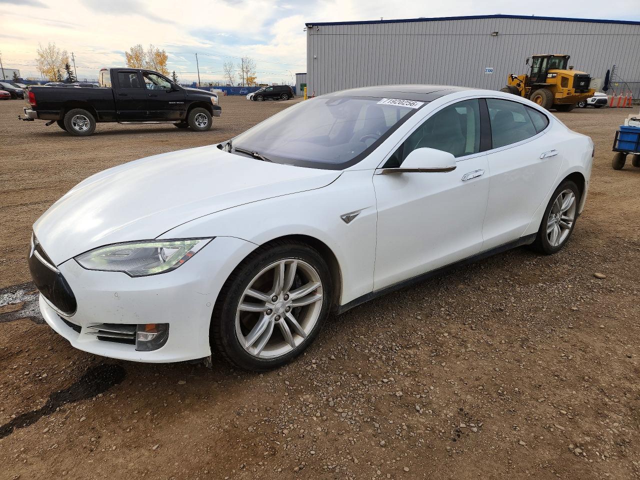 2015 TESLA MODEL S 90D | 5YJSA1V2XFF097885 | UPCARS